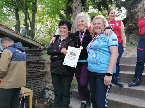 240413 8 Ветеранке на постољу